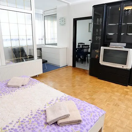 Neli Apartment *